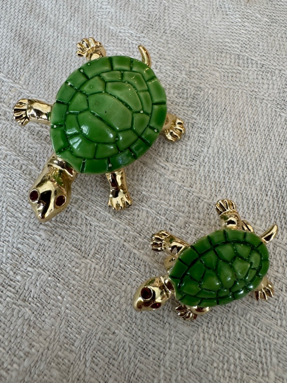 Set of VTG 1970s Gold- toned Enamel Turtle Figural Brooches